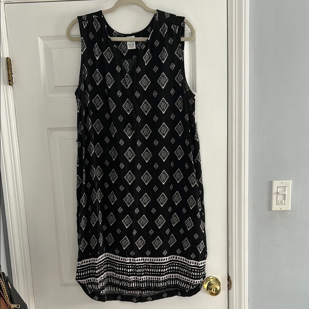Time and Tru Black Sleeveless Scoop Neck Sundress